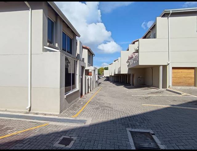 3 BEDROOM PROPERTY TO RENT IN BEDFORD GARDENS